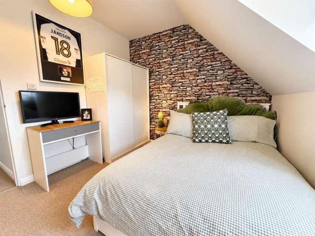 4 bed house for sale