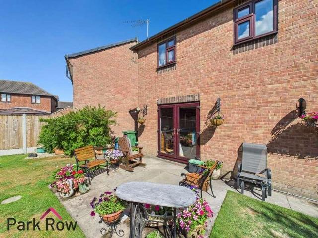 4 bed house for sale