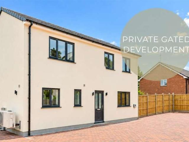 4 bed house for sale
