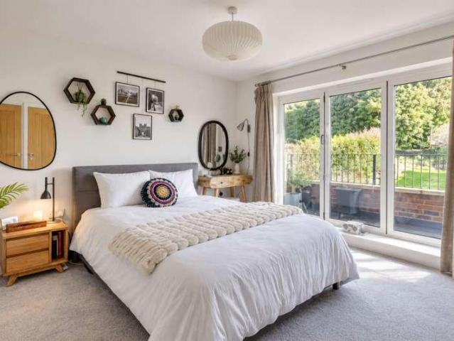 4 bed house for sale