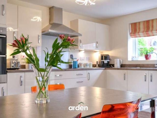 4 bed house for sale