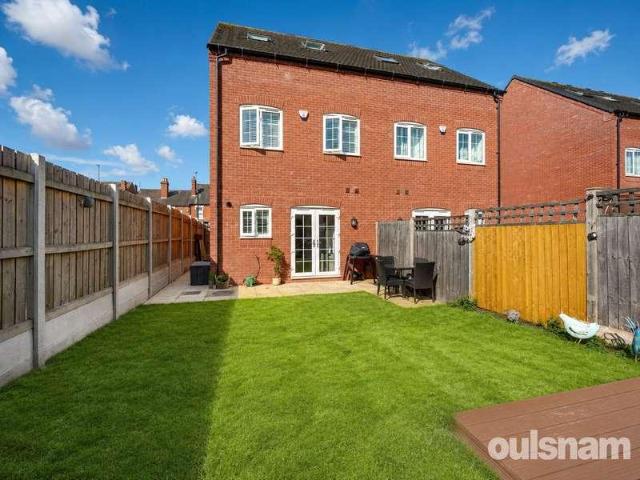 4 bed house for sale