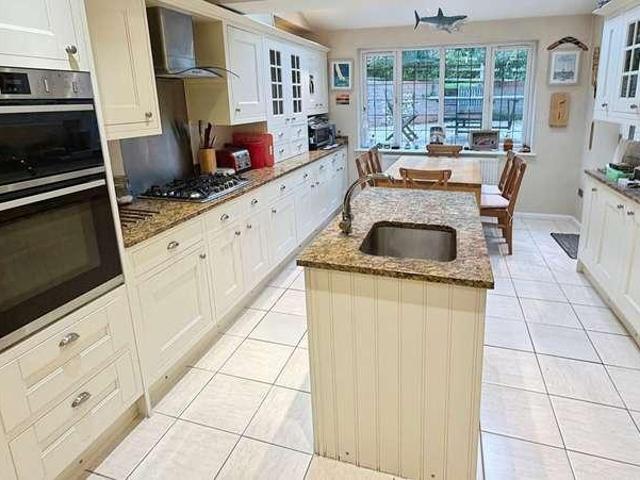 4 bed house for sale