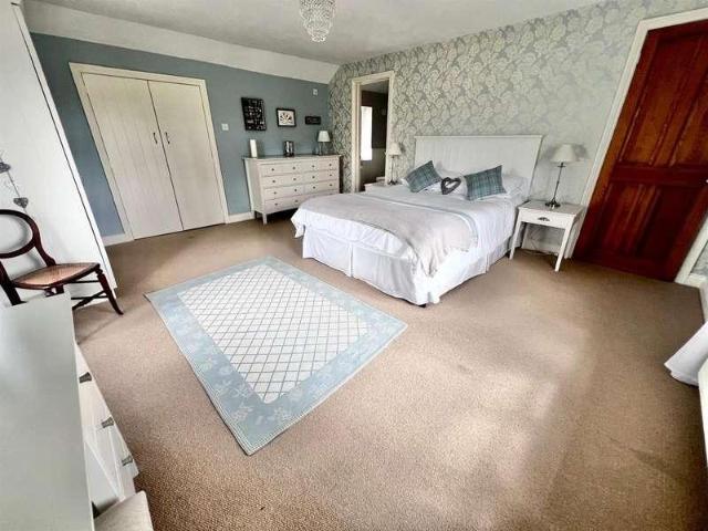 4 bed house for sale