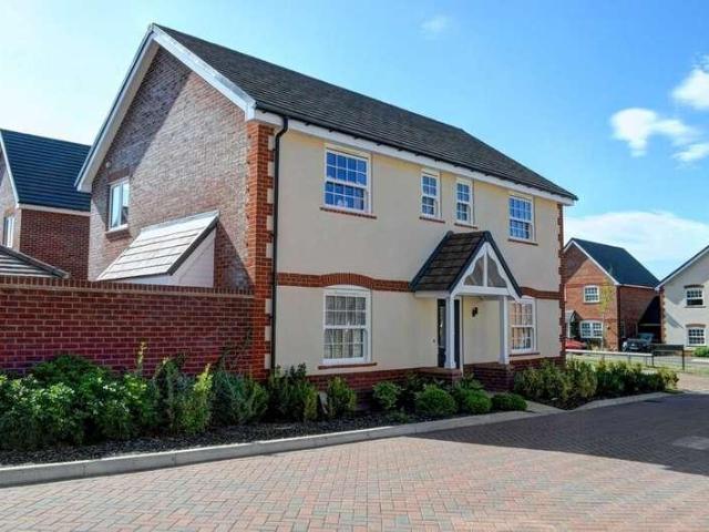 4 bed house for sale