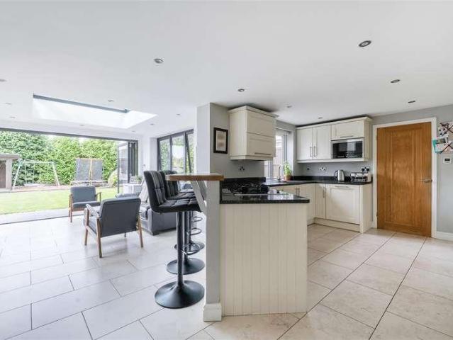 4 bed house for sale