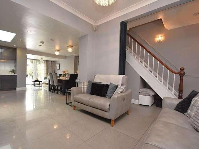 4 bed house for sale