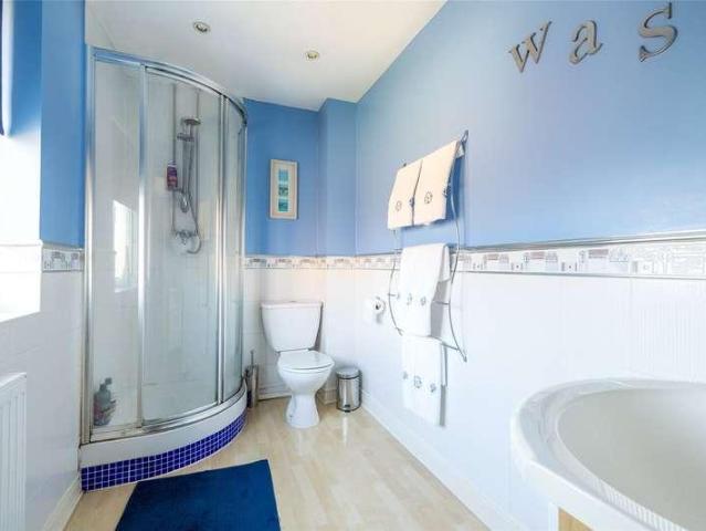 4 bed house for sale