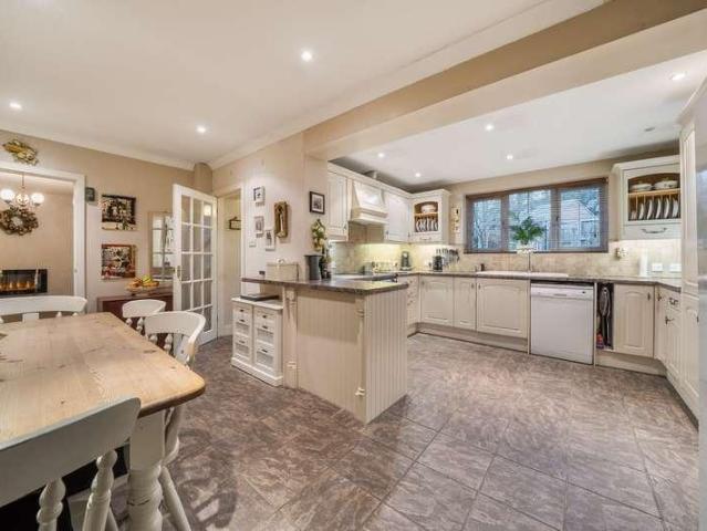 4 bed house for sale