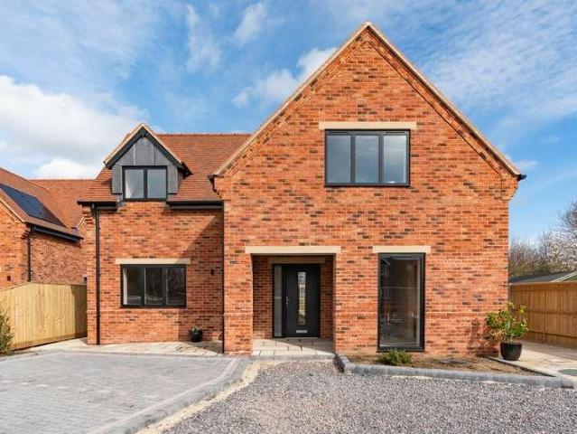 4 bed house for sale