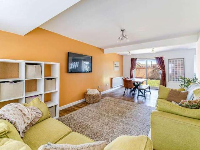 4 bed house for sale