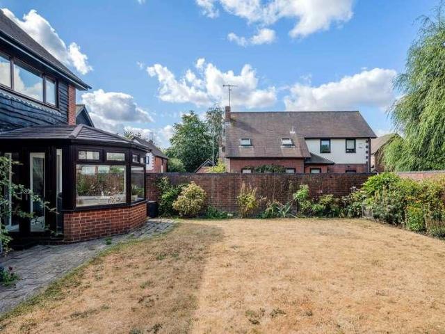 4 bed house for sale