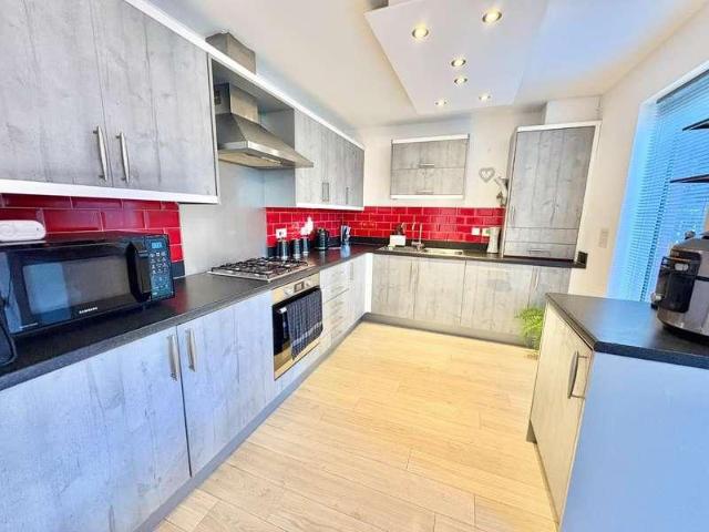 4 bed house for sale