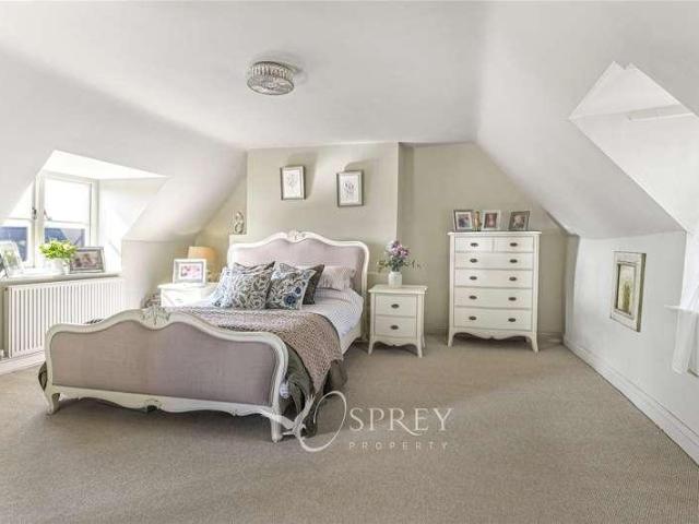 4 bed house for sale