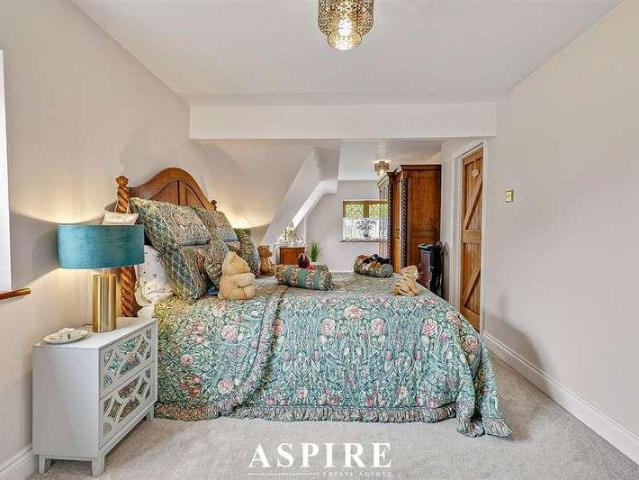 4 bed house for sale