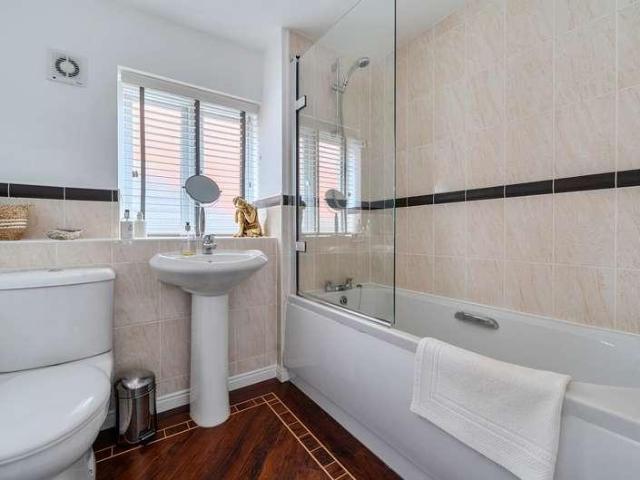 4 bed house for sale