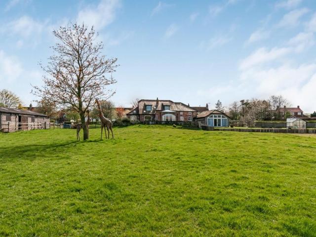 4 bed house for sale