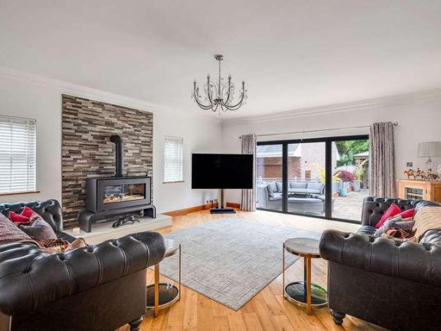 4 bed house for sale
