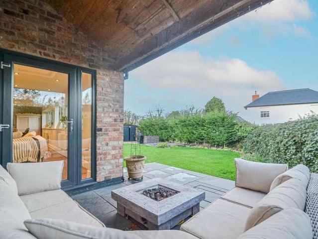 4 bed house for sale