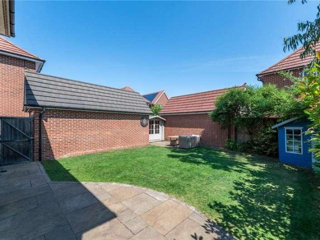 4 bed house for sale