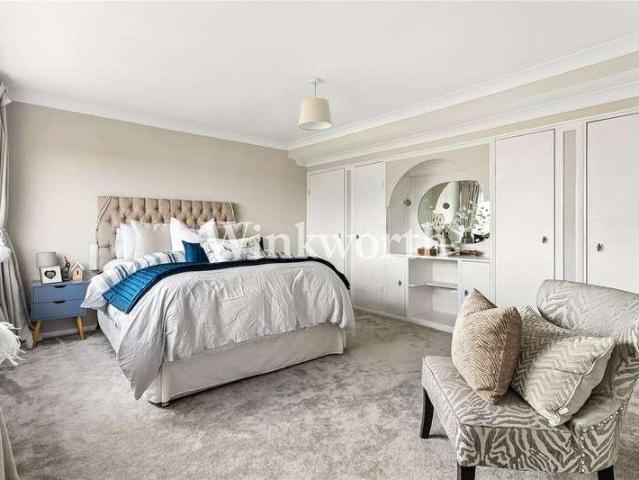 4 bed house for sale