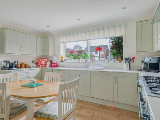 4 bed house for sale