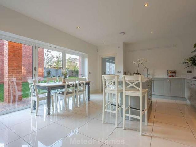 4 bed house for sale