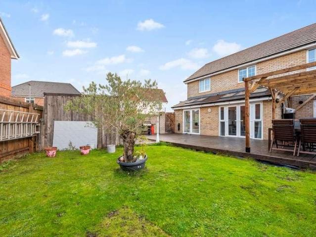 4 bed house for sale