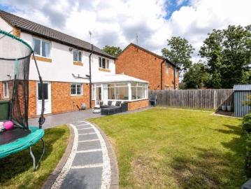 4 bed house for sale