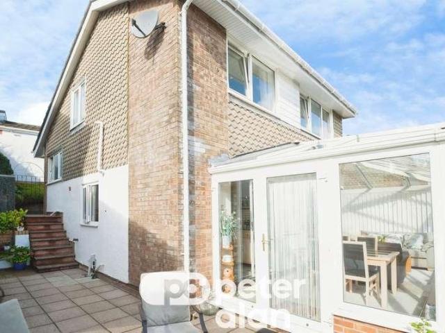 4 bed house for sale