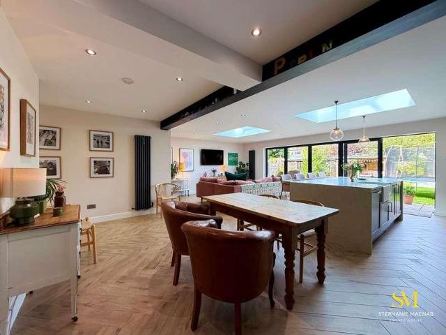 4 bed house for sale
