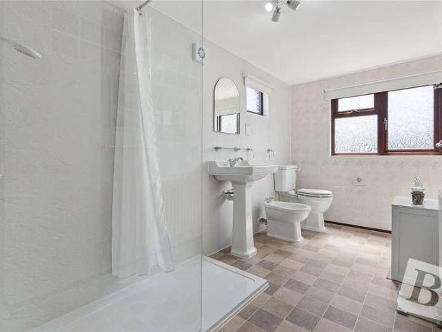 4 bed house for sale