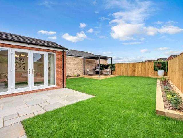 4 bed house for sale