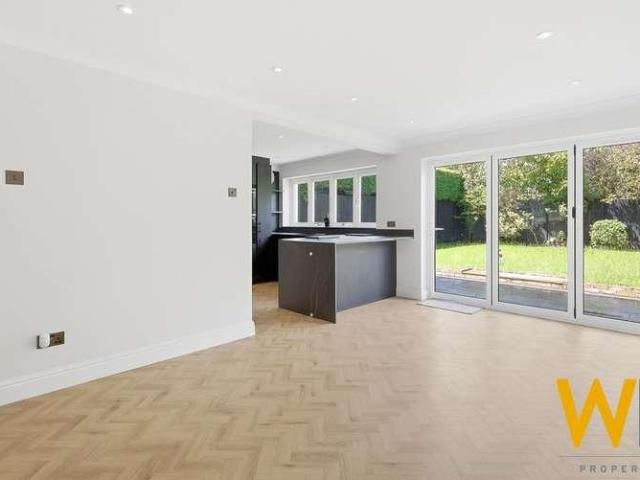 4 bed house for sale