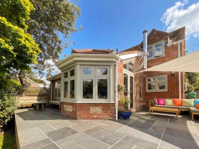 4 bed house for sale