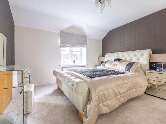 4 bed house for sale