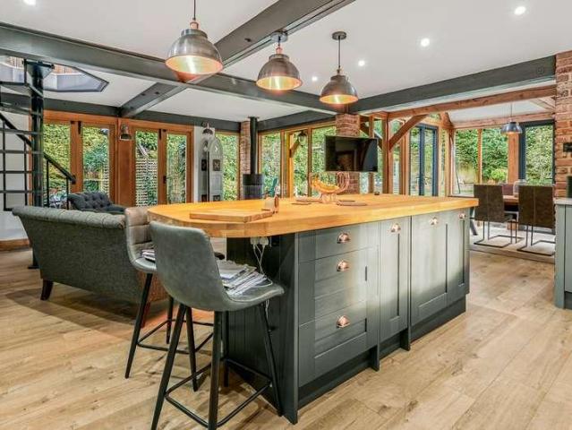 4 bed house for sale