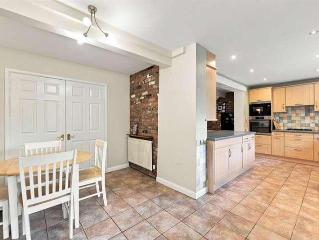 4 bed house for sale