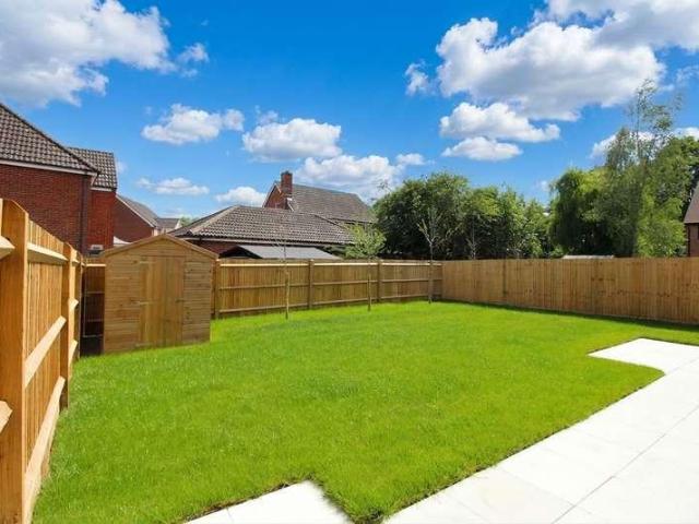 4 bed house for sale
