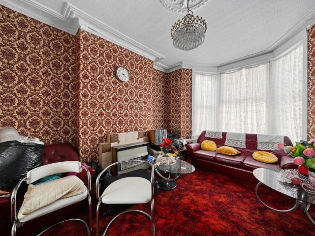 4 bed house for sale