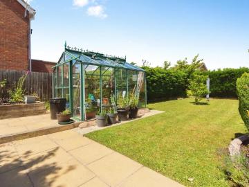 4 bed house for sale