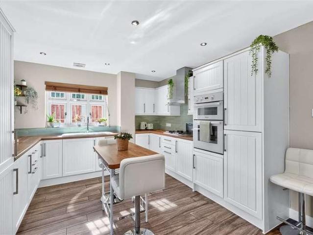 4 bed house for sale