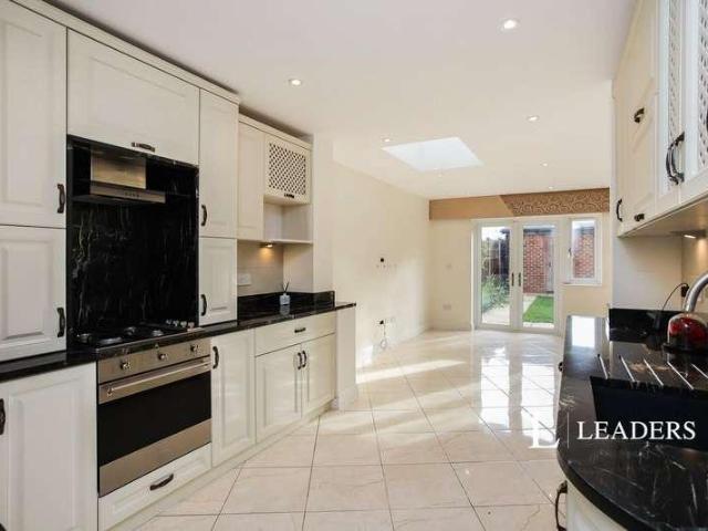 4 bed house for sale