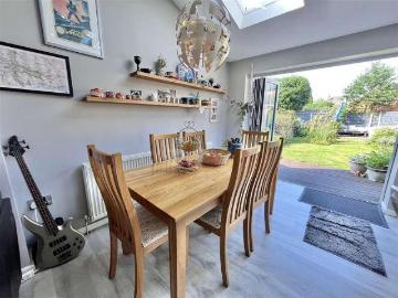 4 bed house for sale