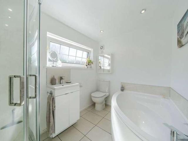 4 bed house for sale