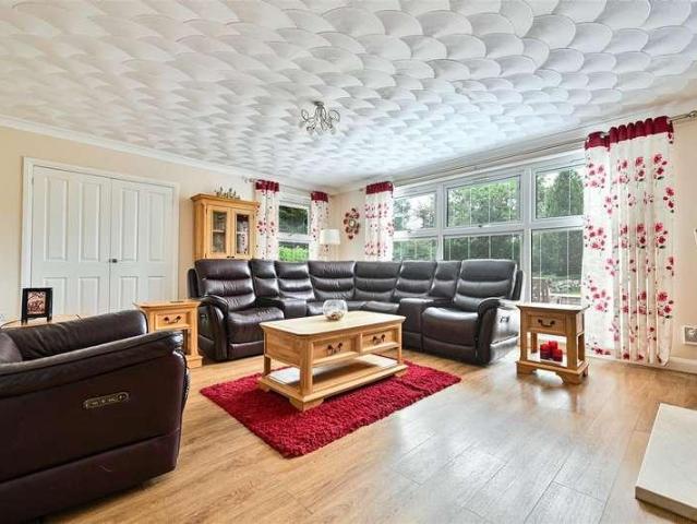 5 bed house for sale