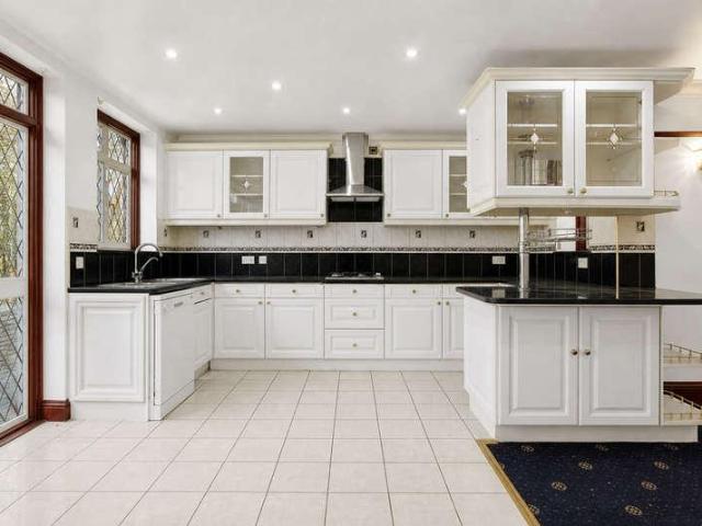 4 bed house for sale