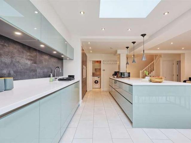 4 bed house for sale