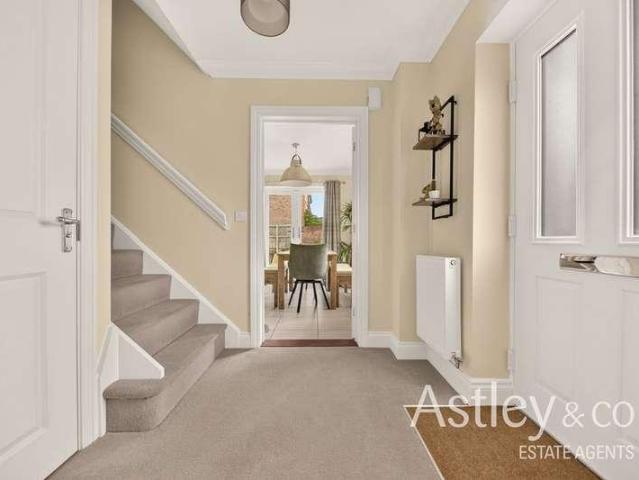 4 bed house for sale