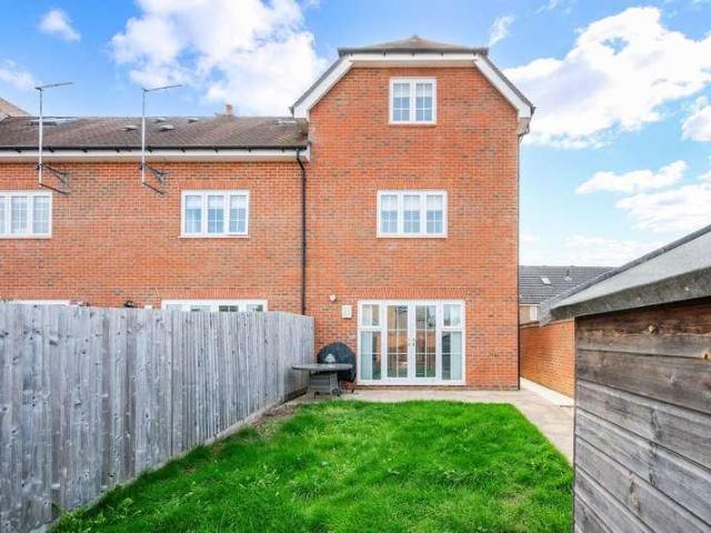 4 bed house for sale